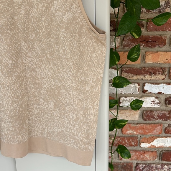 Lululemon Tank - Picture 2 of 5